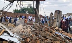 Pakistan'da polis karakolu yakınında bomba yüklü araç patlatıldı: 5 ölü