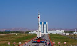 Çin'in Shenzhou-23 mürettebatlı uzay aracı fırlatma sahasına nakledildi