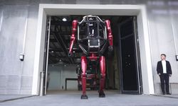 Çinli robot şirketi, bilim kurgu filmlerinin vazgeçilmezi insanlı meka robotunu tanıttı