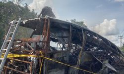 Endonezya'da otobüs ile tanker kafa kafaya çarpıştı: En az 16 ölü