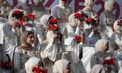 Gazze'de çok sayıda çift toplu nikah töreniyle dünya evine girdi