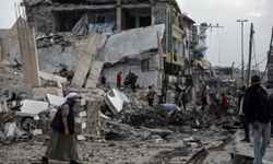 İsrail savaş uçakları Gazze'ye hava saldırıları düzenledi: 4 ölü