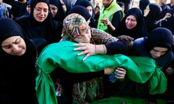 İsrail'in Lübnan'a yönelik hava saldırısında ölenler için cenaze töreni düzenlendi