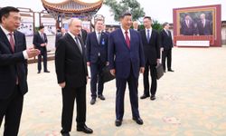 Xi ve Putin, Çin-Rusya dostluğunu anmak üzere düzenlenen fotoğraf sergisini gezdi