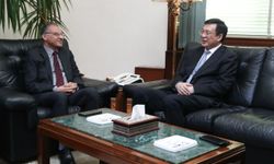 Xinhua Başkanı, El-Ahram Vakfı Başkanı ile görüştü