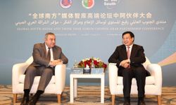Xinhua Başkanı Fu, eski Mısır Başbakanı Şeref ile görüştü
