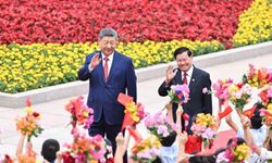 Çin Cumhurbaşkanı Xi, Laos Devlet Başkanı ile bir araya geldi