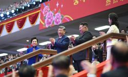 Çin lideri Xi ve eşi, Kuzey Kore lideri Kim ve eşi ile birlikte sanat gösterisi izledi