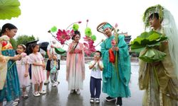 Çin'de Ejderha Teknesi Festivali coşkusu