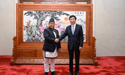 Çin'in en üst düzey siyasi danışmanı Wang, Nepal Dışişleri Bakanı Khanal ile görüştü