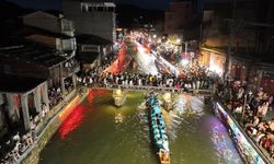 Çin'in Fuzhou kentinde geleneksel ejderha teknesi gece yarışı düzenlendi