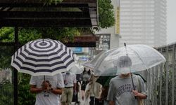 Japonya'yı etkisi altına alan Jangmi Tayfunu, Okinawa'dan Kyushu Adası'na yöneldi