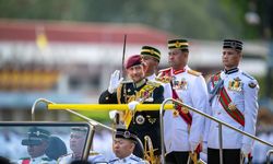Brunei Sultanı Hassanal'ın 80. yaş günü geçit töreniyle kutlandı
