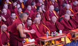 Budist rahipler, Tibet Budizmi'nin en yüksek akademik unvanı için ön değerlendirmeyi tamamladı