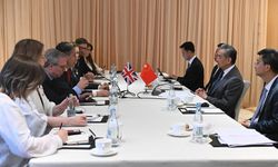 Çin Dışişleri Bakanı: İngiltere, ekonomik ve ticari sorunları güvenlikle ilişkilendirmekten kaçınmalı