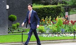 Çin Dışişleri Bakanı Wang, İngiltere'nin yeni Dışişleri Bakanı Miliband'ı kutladı