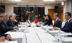 Çin Dışişleri Bakanı Wang Yi, İranlı mevkidaşı Erakçi ile bir araya geldi