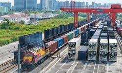Çin'in Chongqing kentinde Yeni Uluslararası Kara-Deniz Ticaret Koridoru'nda yük treni seferleri 961'e ulaştı