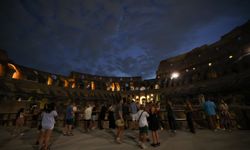 Roma'da düzenlenen Kolezyum gece turu ziyaretçilerden yoğun ilgi gördü