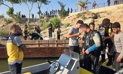 Suriye'nin Deyrizor ilinde yolcu feribotu battı: En az 3 ölü