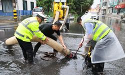 Çin'de Dolphin Tayfunu'nun etkili olduğu bölgelerde çalışmalar sürüyor