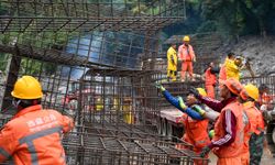 Çin'de heyelan bölgesinde yollar gabion kafesleriyle güçlendiriliyor
