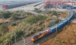 Çin'in Chengdu kentinde şiddetli yağışlar nedeniyle 31 tren seferi askıya alındı