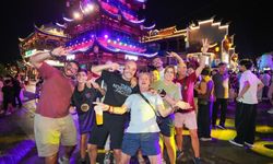 Çin'in Zhangjiajie kenti yaz tatilinde turist akınına uğruyor