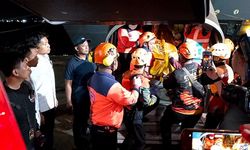 Endonezya açıklarında yolcu gemisi alev aldı: 5 ölü, 41 kayıp
