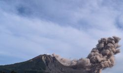 Endonezya'da Sinabung Yanardağı patladı