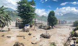 Nepal'deki ani sel felaketinde 165 kişi hayatını kaybetti, 823 kişiden haber alınamıyor