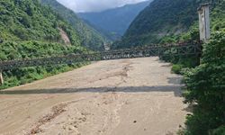 Nepal'deki sel felaketinde 165 kişi hayatını kaybetti, 823 kişiden haber alınamıyor