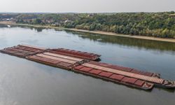 Tuna Nehri'ndeki tarihi düşük su seviyesi taşımacılığı ciddi şekilde etkiledi