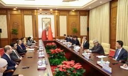 Çin Dışişleri Bakanı Wang, Katar Başbakanı Al Sani ile Beijing'de görüştü