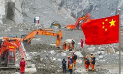 Çin, heyelan bölgesine 2.500'den fazla kurtarma görevlisi gönderdi