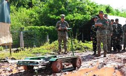 Çin-Laos ortak kurtarma tatbikatında insansız ekipmanlar ve robot köpekler kullanıldı