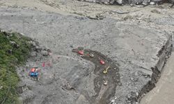Çin'de heyelandan etkilenen Gyirong Sınır Kapısı'na karayolu ulaşımı yeniden sağlandı