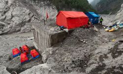 Çin'in Xizang bölgesinde heyelan sonrası zorlu koşullarda kurtarma çalışmaları sürüyor