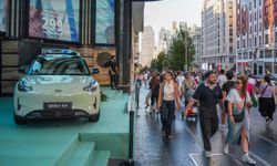 Çinli otomobil üreticisi Geely, İspanya'da yeni elektrikli aracı E2'yi tanıttı