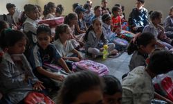 İsrail saldırılarının gölgesindeki Gazze'de 3 yıl sonra eğitim yeniden başladı