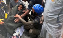 Nepal'deki sel ve heyelan felaketinden 10 gün sonra 64 yaşındaki bir kadın sağ kurtarıldı