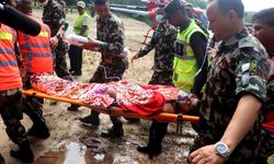 Nepal'deki sel ve heyelan felaketinin ardından tünelde mahsur kalan iki işçi 9 gün sonra sağ kurtarıldı