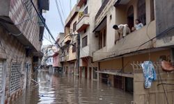 Pakistan'ın Rawalpindi kentinde şiddetli yağışlar sele neden oldu