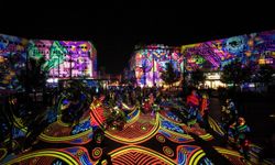 Polonya'nın Lodz kentinde simge yapılar ışık festivali kapsamında aydınlatıldı