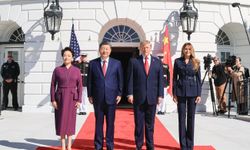 Xi Jinping ve eşi Peng Liyuan, Donald Trump ve eşi Melania Trump ile çay eşliğinde sohbet etti