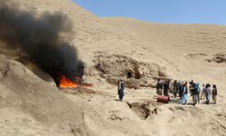 Afganistan'da yaklaşık 1 ton uyuşturucu madde yakılarak imha edildi