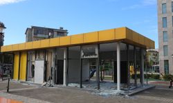 Arnavutluk'taki protestolarda kamu binaları hasar gördü