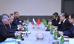 Çin Dışişleri Bakanı Wang, Rusya Dışişleri Bakanı Lavrov ile Bakü'de görüştü