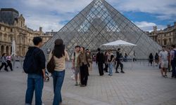 Çinli turistler Ulusal Gün tatilinde Paris'e yoğun ilgi gösterdi