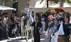 İspanya'da Cervantes Haftası renkli görüntülere sahne oldu